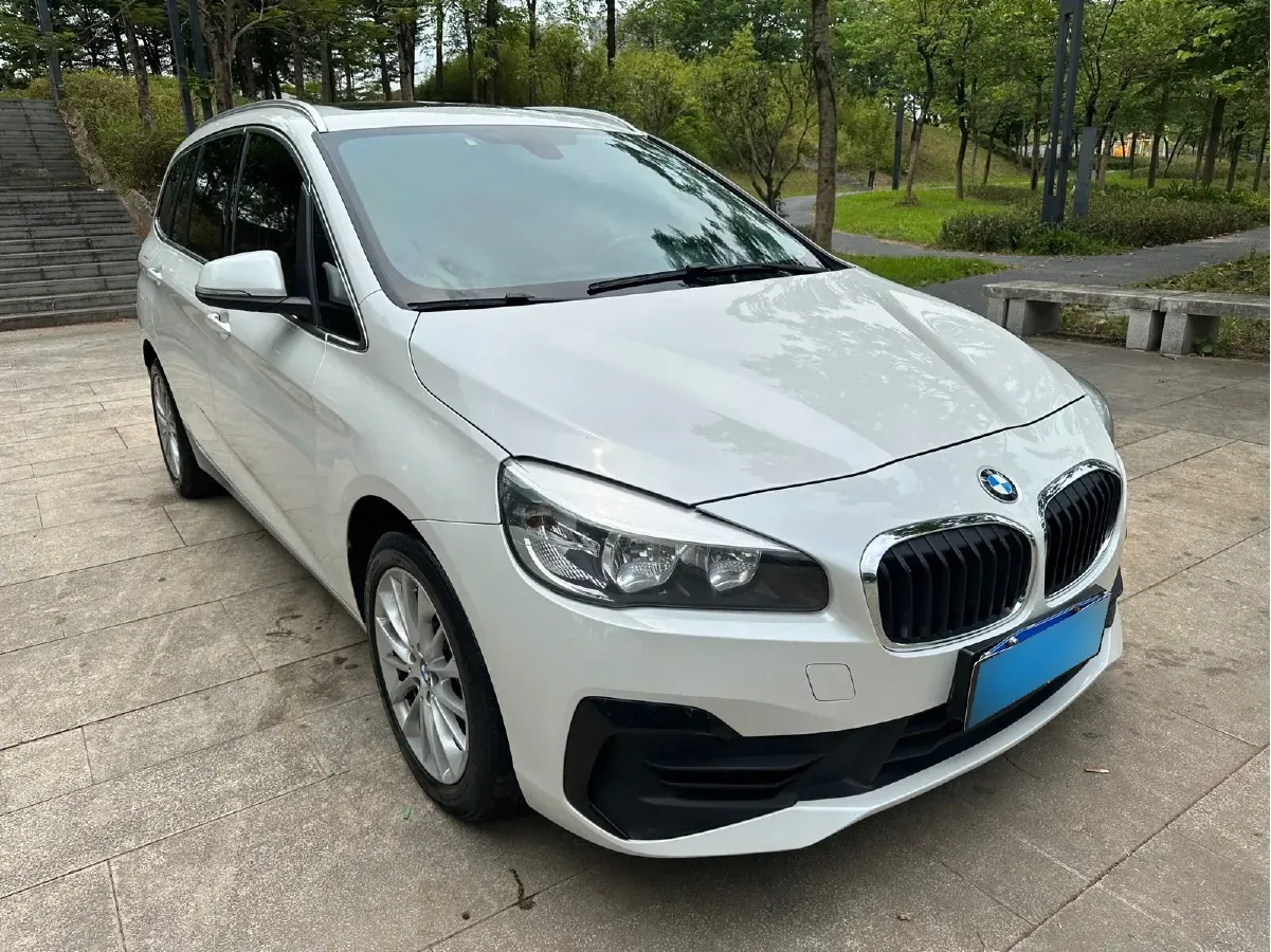 2019 BMW 2 Series SUV 1.5T 140HP L3 7DCT,autocango,china used car exporter,china ev exporter,chinese used car exporter,chinese used ev exporter