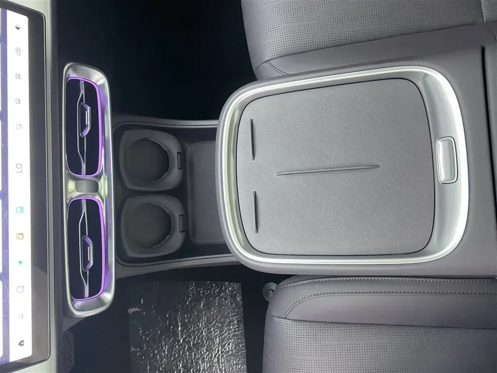 2025 Leapmotor B10 BEV 56.2KWH,autocango,china used car exporter,china ev exporter,chinese used car exporter,chinese used ev exporter