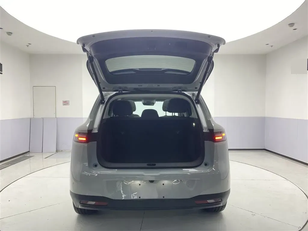 2025 Leapmotor B10 BEV 56.2KWH,autocango,china used car exporter,china ev exporter,chinese used car exporter,chinese used ev exporter