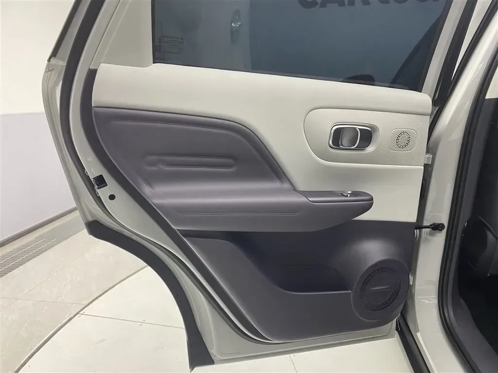 2025 Leapmotor B10 BEV 56.2KWH,autocango,china used car exporter,china ev exporter,chinese used car exporter,chinese used ev exporter