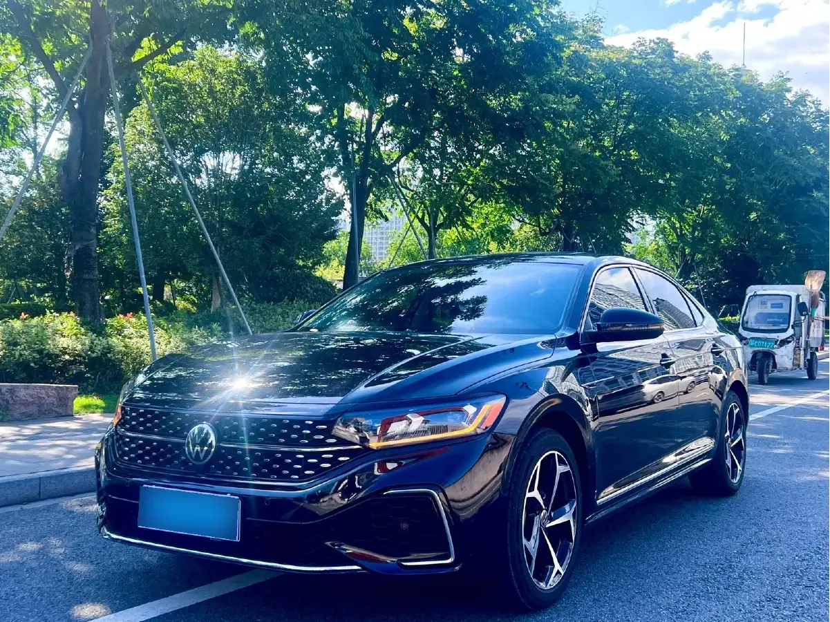 2024 Volkswagen Passat 2.0T 220HP L4 7DCT