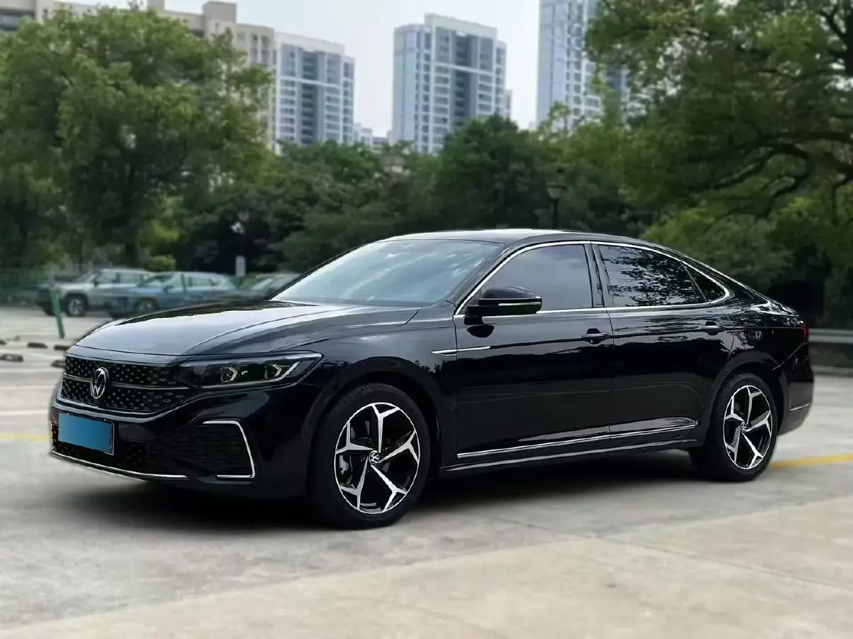 2023 Volkswagen Passat 2.0T 186HP L4 7DCT