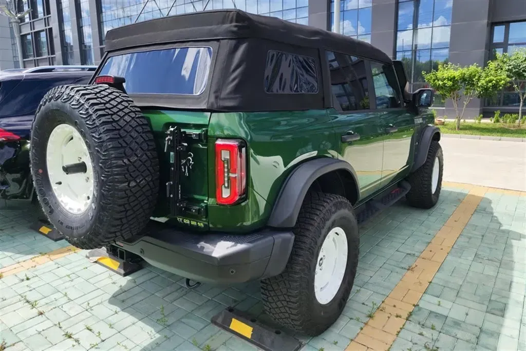 2024 Ford Bronco 2.3T 275HP L4 10AT,autocango,china used car exporter,china ev exporter,chinese used car exporter,chinese used ev exporter