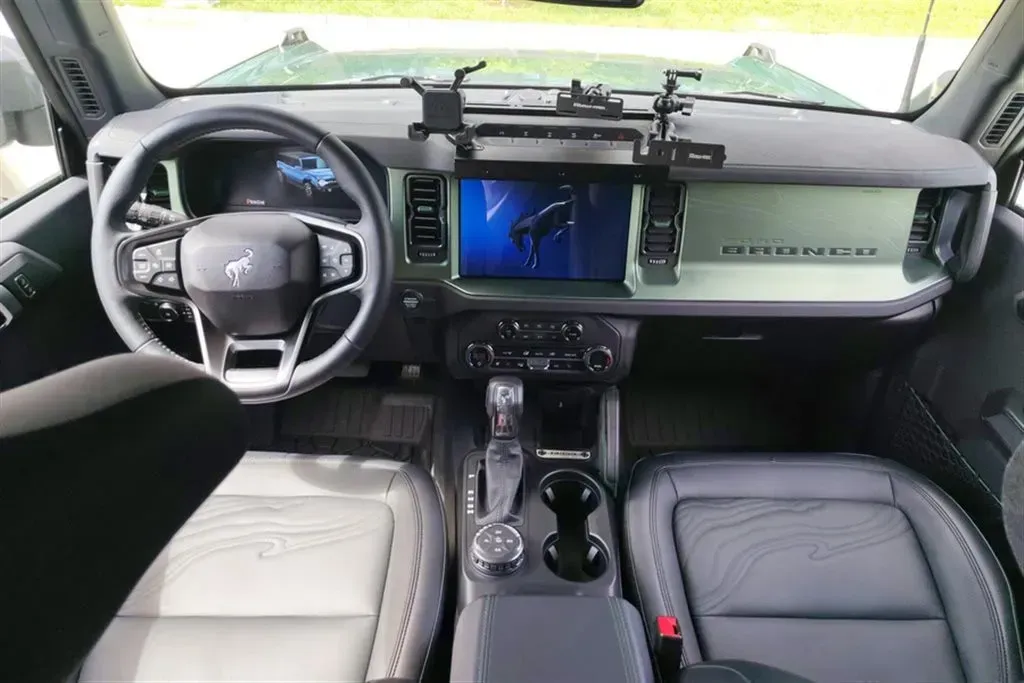 2024 Ford Bronco 2.3T 275HP L4 10AT,autocango,china used car exporter,china ev exporter,chinese used car exporter,chinese used ev exporter