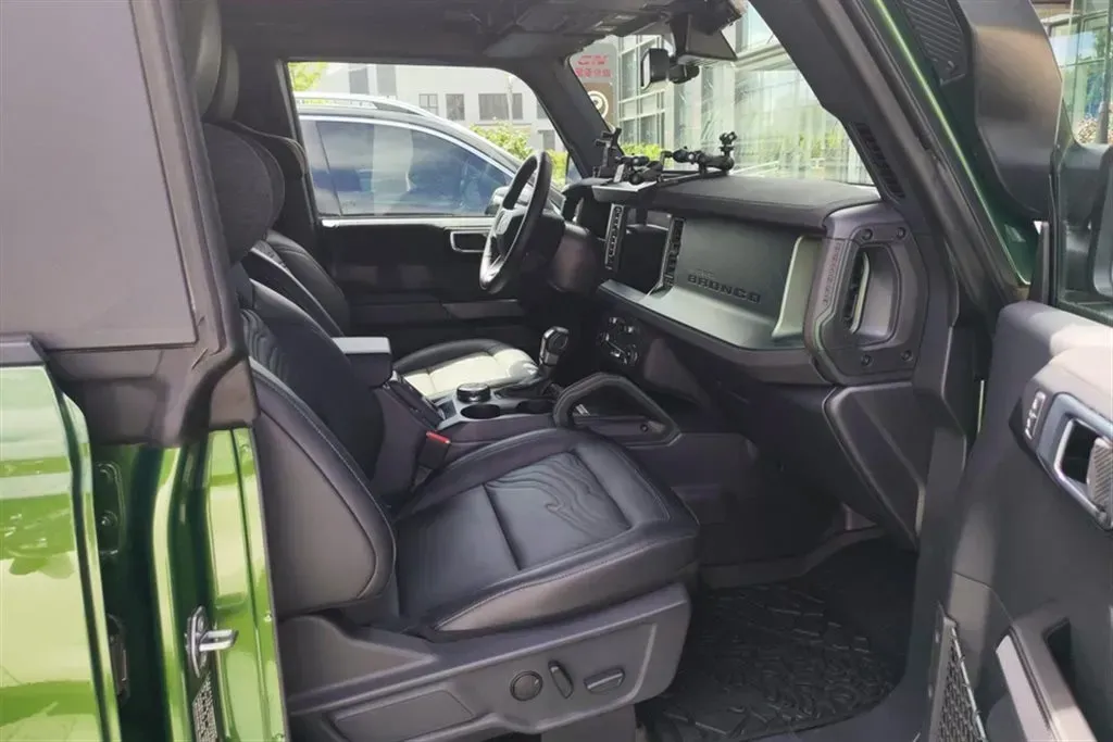 2024 Ford Bronco 2.3T 275HP L4 10AT,autocango,china used car exporter,china ev exporter,chinese used car exporter,chinese used ev exporter