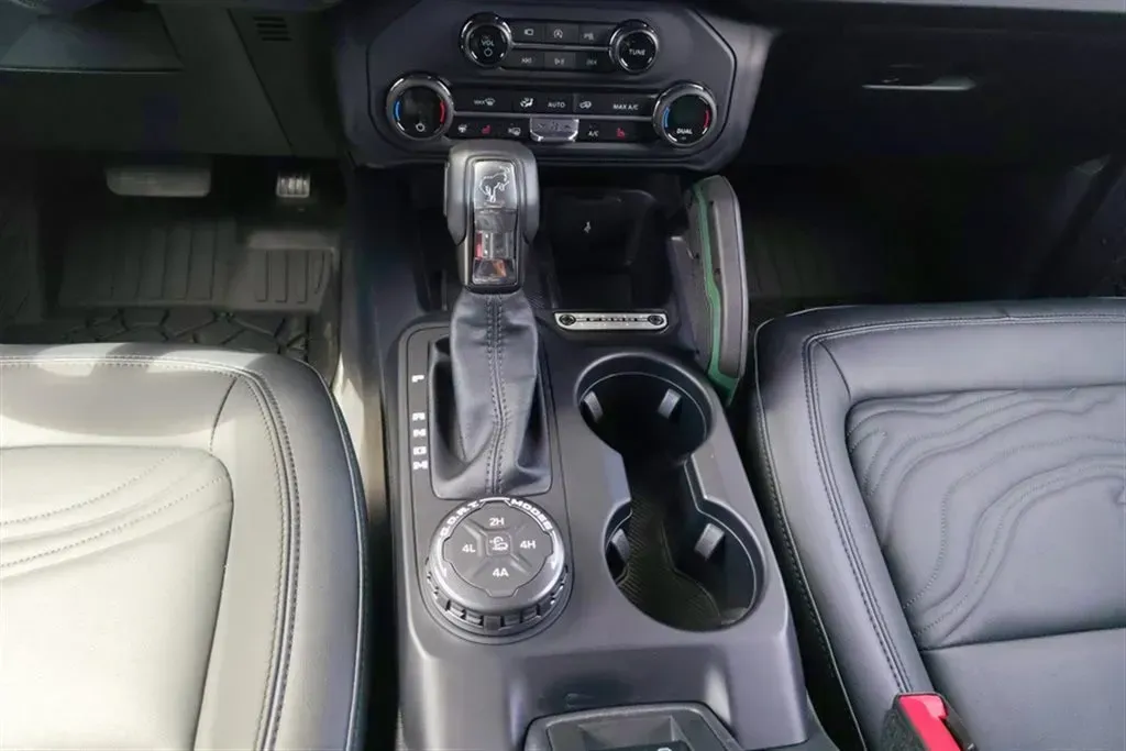 2024 Ford Bronco 2.3T 275HP L4 10AT,autocango,china used car exporter,china ev exporter,chinese used car exporter,chinese used ev exporter