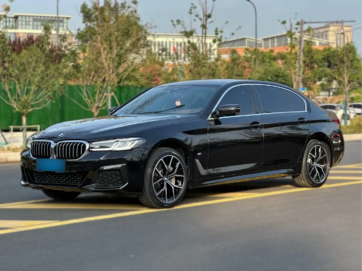 2022 BMW 5 Series 2.0T 252HP L4 8AT