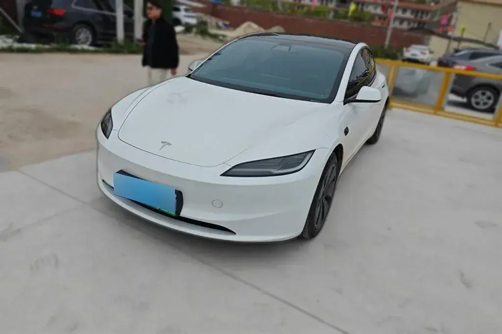 2023 Tesla Model 3 BEV 60KWH