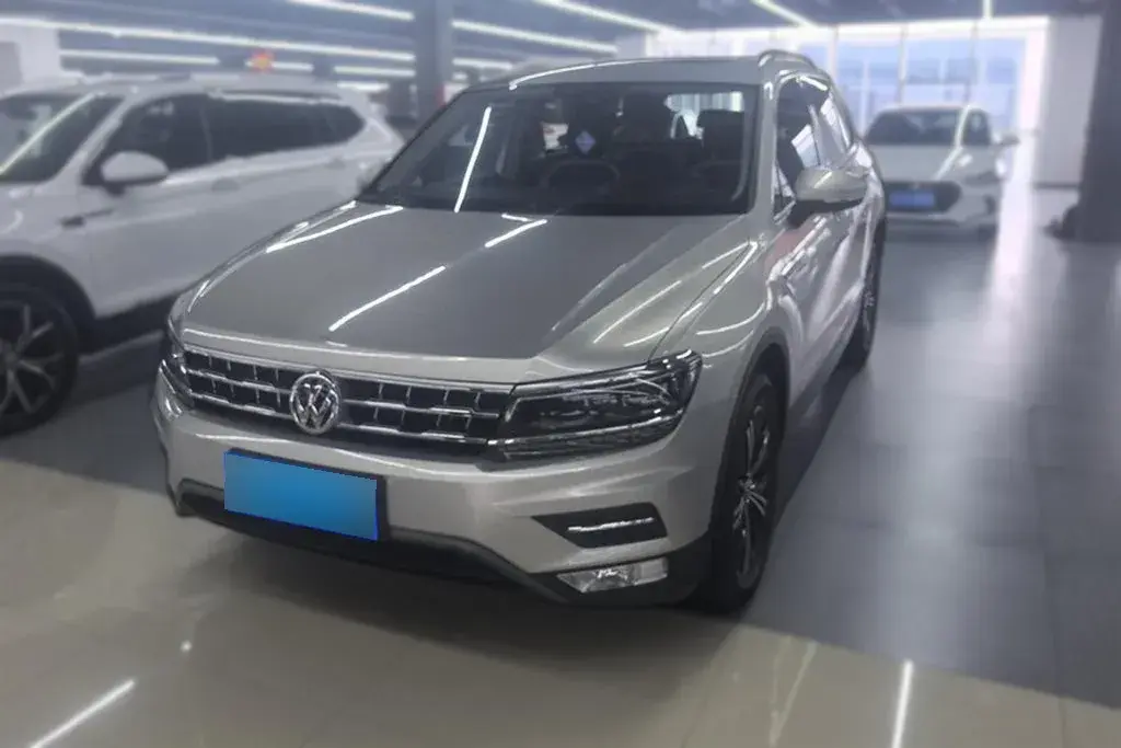 2017 Volkswagen Tiguan L 2.0T 220HP L4 7DCT