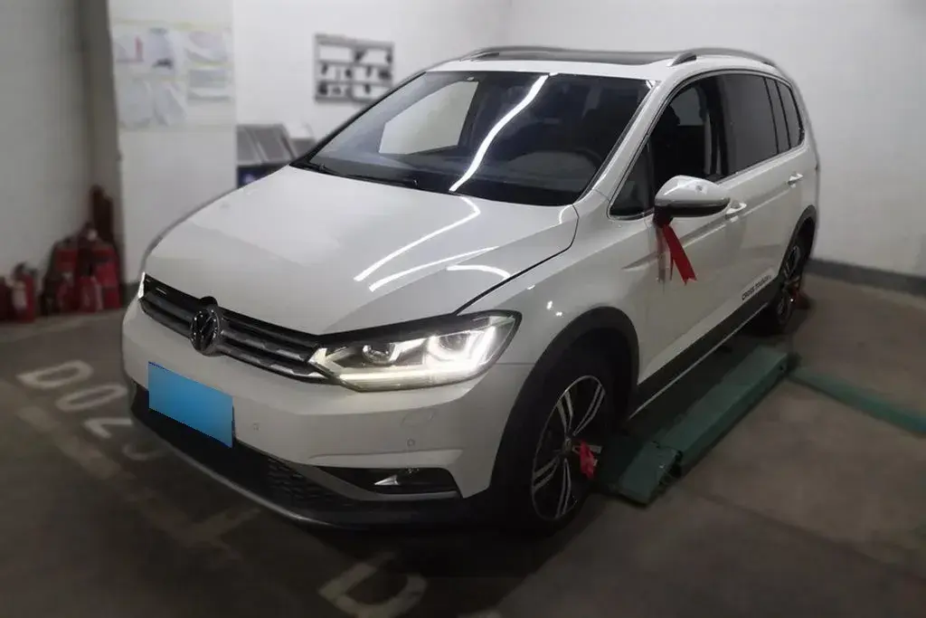 2018 Volkswagen Touran 1.4T 150HP L4 7DCT