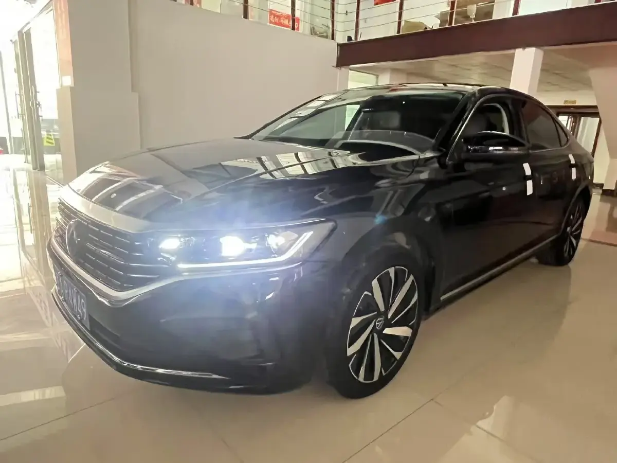 2024 Volkswagen Passat 2.0T 186HP L4 7DCT