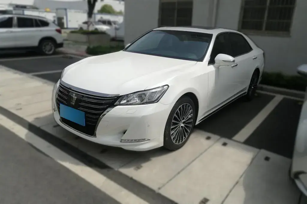 2018 Toyota Crown 2.0T 235HP L4 8AT
