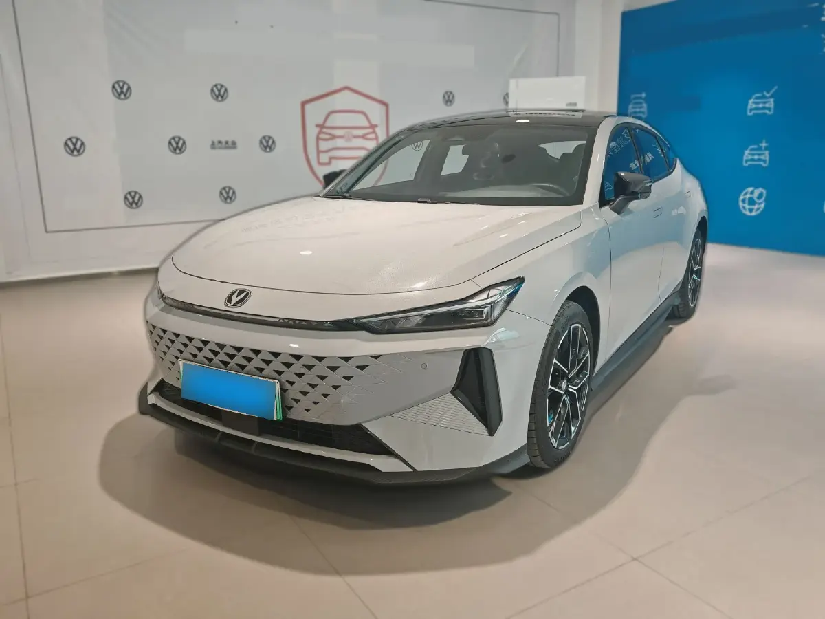 2024 ChangAn UNI-V iDD 1.5L 110HP L4 E-CVT PHEV 18.99KWH