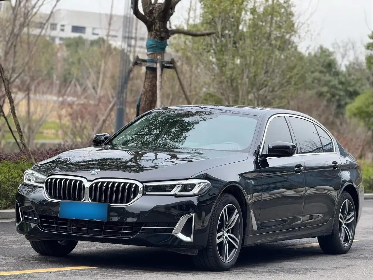 2023 BMW 5 Series 2.0T 245HP L4 8AT