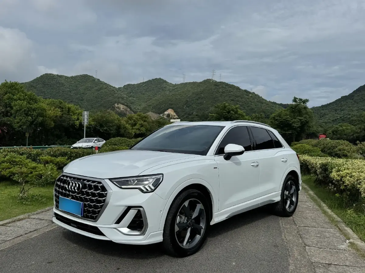 2023 Audi Q3 1.5T 160HP L4 7DCT