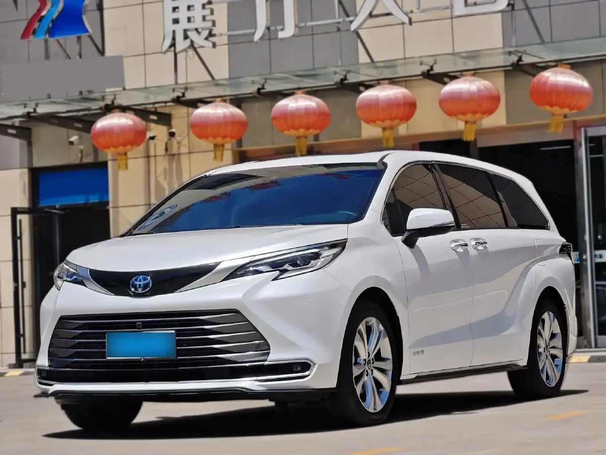 2023 Toyota Sienna 2.5L 189HP L4 E-CVT Hybrid