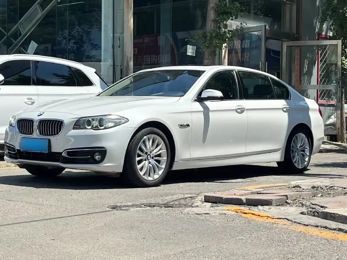 2014 BMW 5 Series 2.0T 218HP L4 8AT