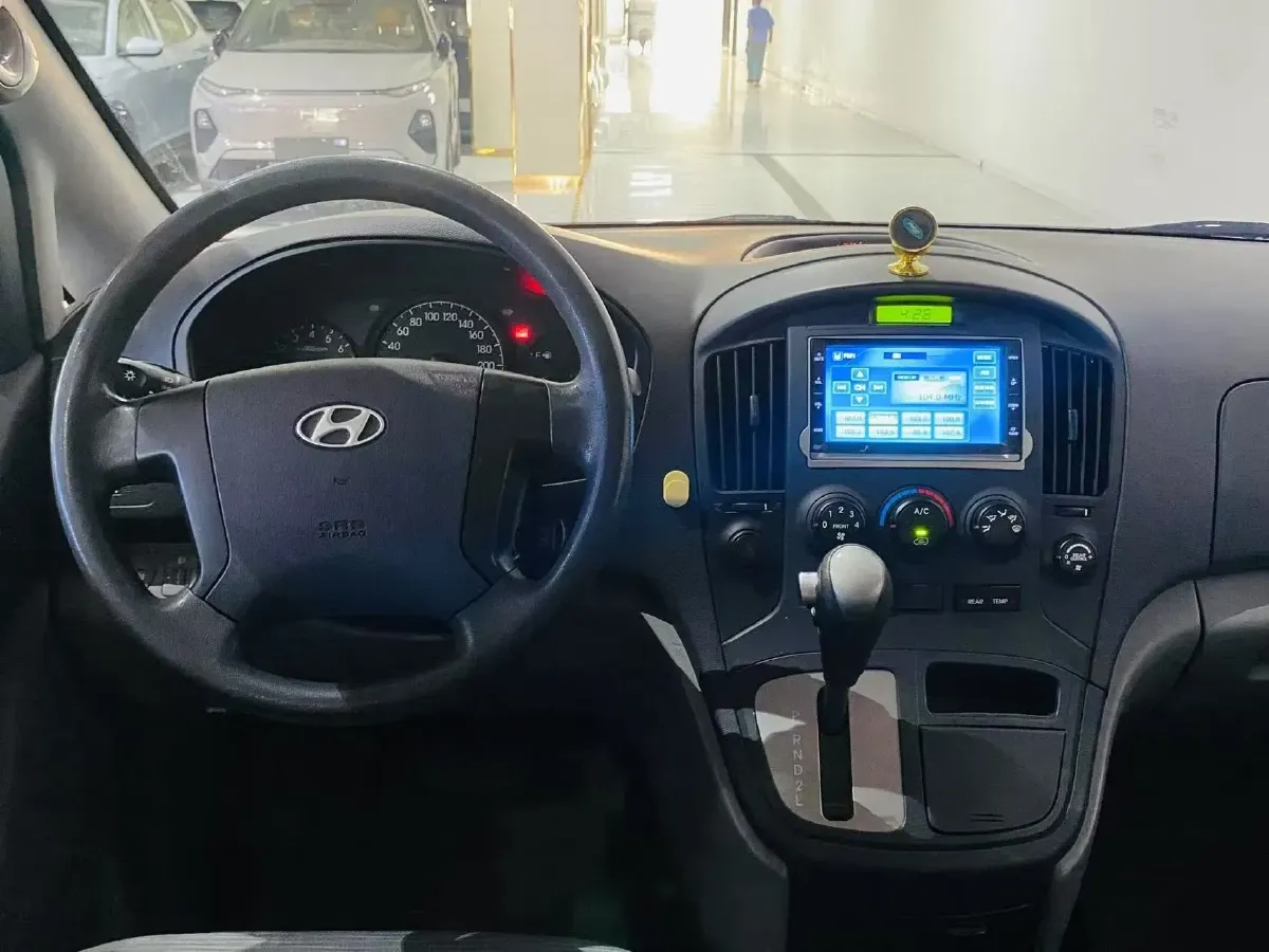 2011 Hyundai H-1 Wagon 2.4L 173HP L4 4AT,autocango,china used car exporter,china ev exporter,chinese used car exporter,chinese used ev exporter