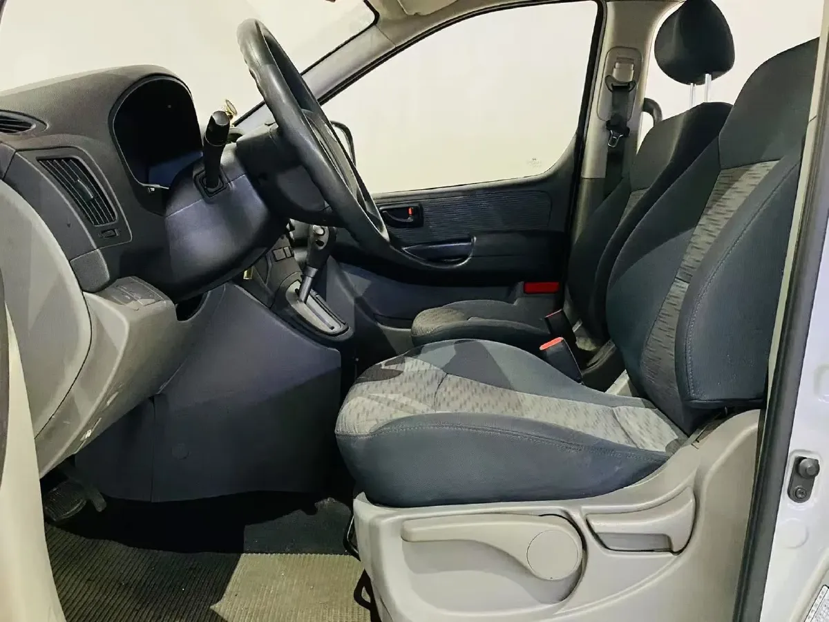 2011 Hyundai H-1 Wagon 2.4L 173HP L4 4AT,autocango,china used car exporter,china ev exporter,chinese used car exporter,chinese used ev exporter