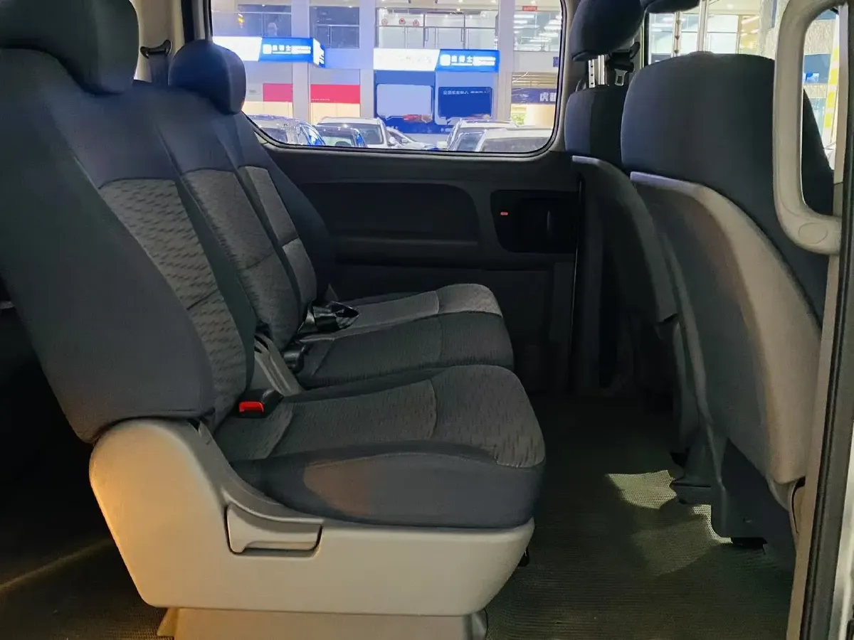 2011 Hyundai H-1 Wagon 2.4L 173HP L4 4AT,autocango,china used car exporter,china ev exporter,chinese used car exporter,chinese used ev exporter