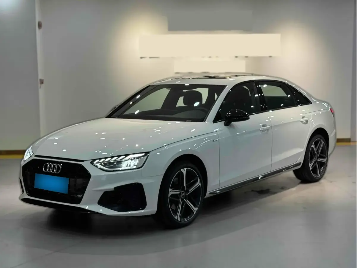 2025 Audi A4L 2.0T 190HP L4 7DCT