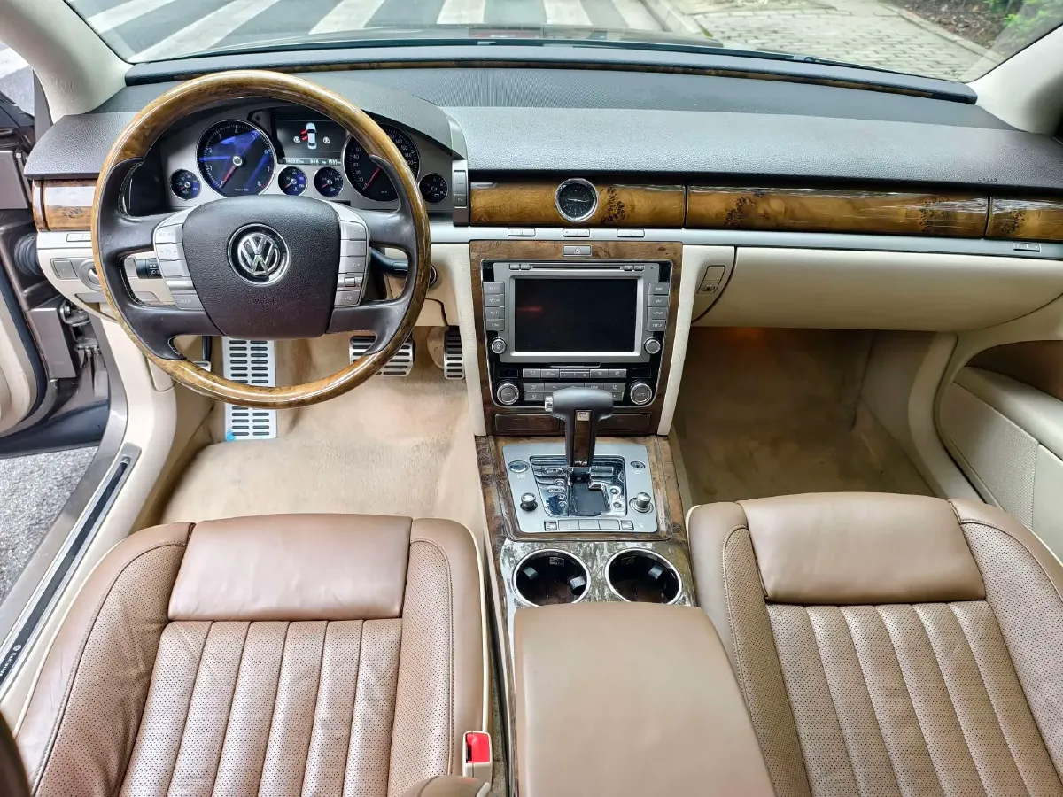 2011 Volkswagen Pheaton 3.6L 280HP V6 6AT,autocango,china used car exporter,china ev exporter,chinese used car exporter,chinese used ev exporter