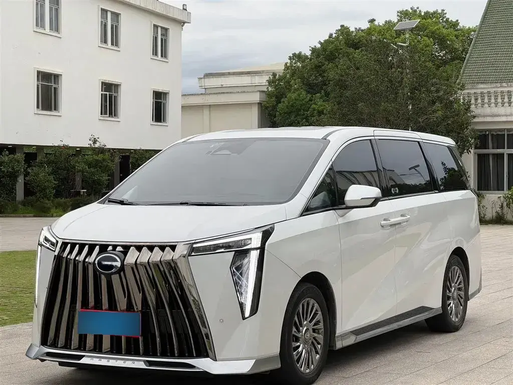 2023 GAC Trumpchi M8 2.0T 190HP L4 E-CVT Hybrid