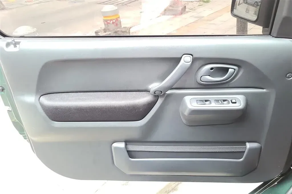 2012 Suzuki Jimny 1.3L 85HP L4 4AT,autocango,china used car exporter,china ev exporter,chinese used car exporter,chinese used ev exporter