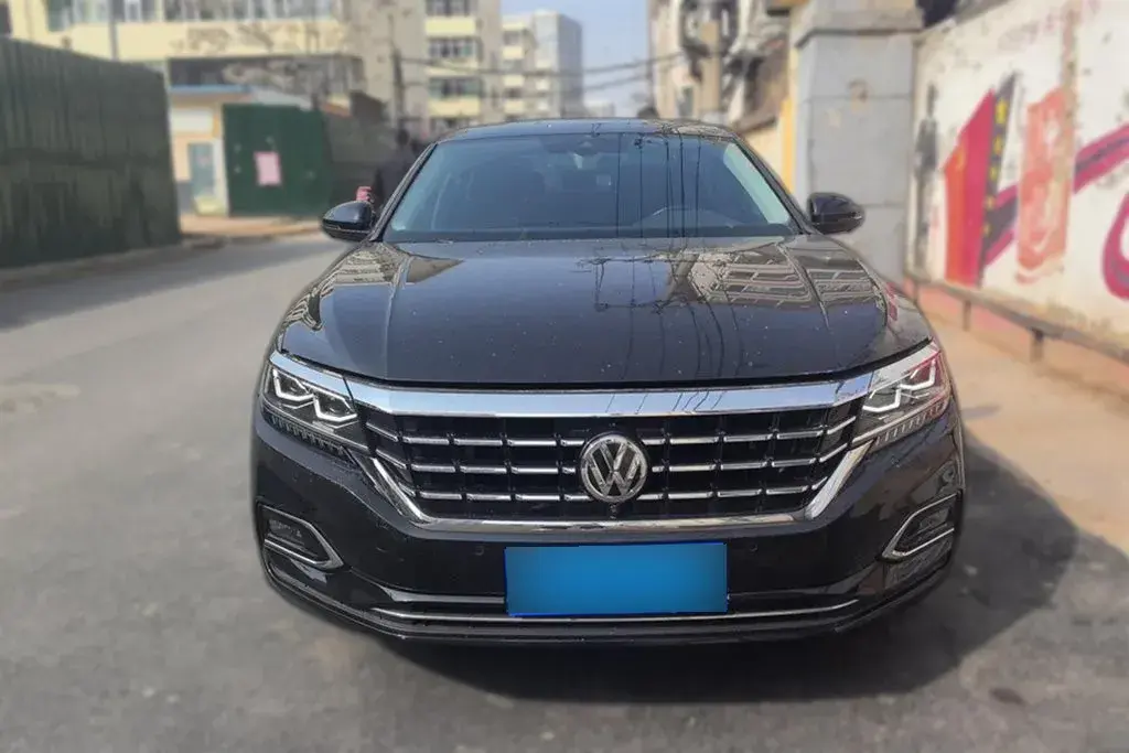 2019 Volkswagen Passat 2.0T 220HP L4 7DCT