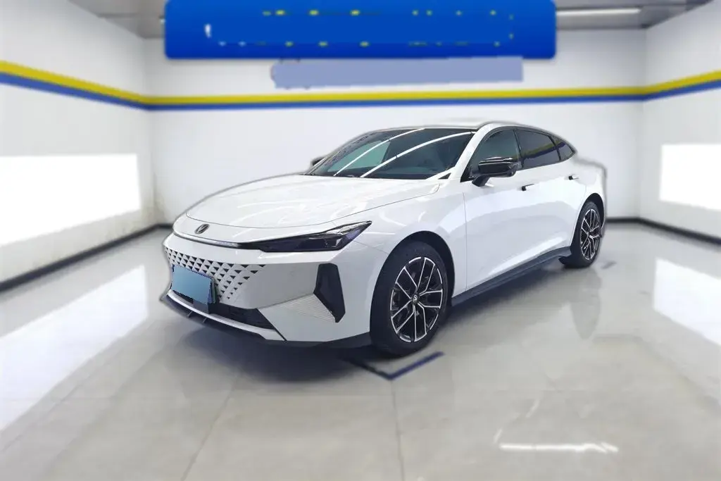 2024 ChangAn UNI-V iDD 1.5L 110HP L4 E-CVT PHEV 18.99KWH