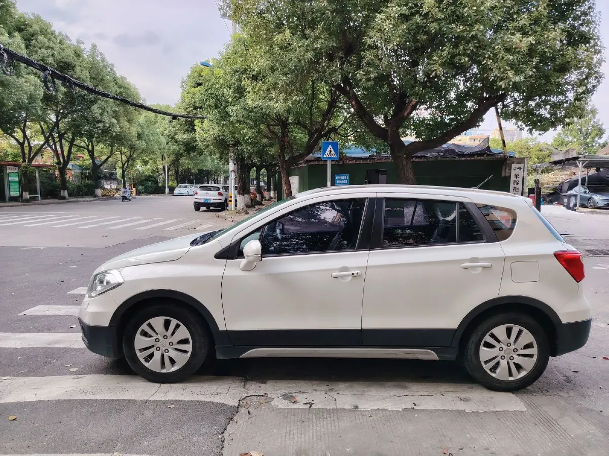 2014 Suzuki S-cross 1.6L 122HP L4 CVT,autocango,china used car exporter,china ev exporter,chinese used car exporter,chinese used ev exporter