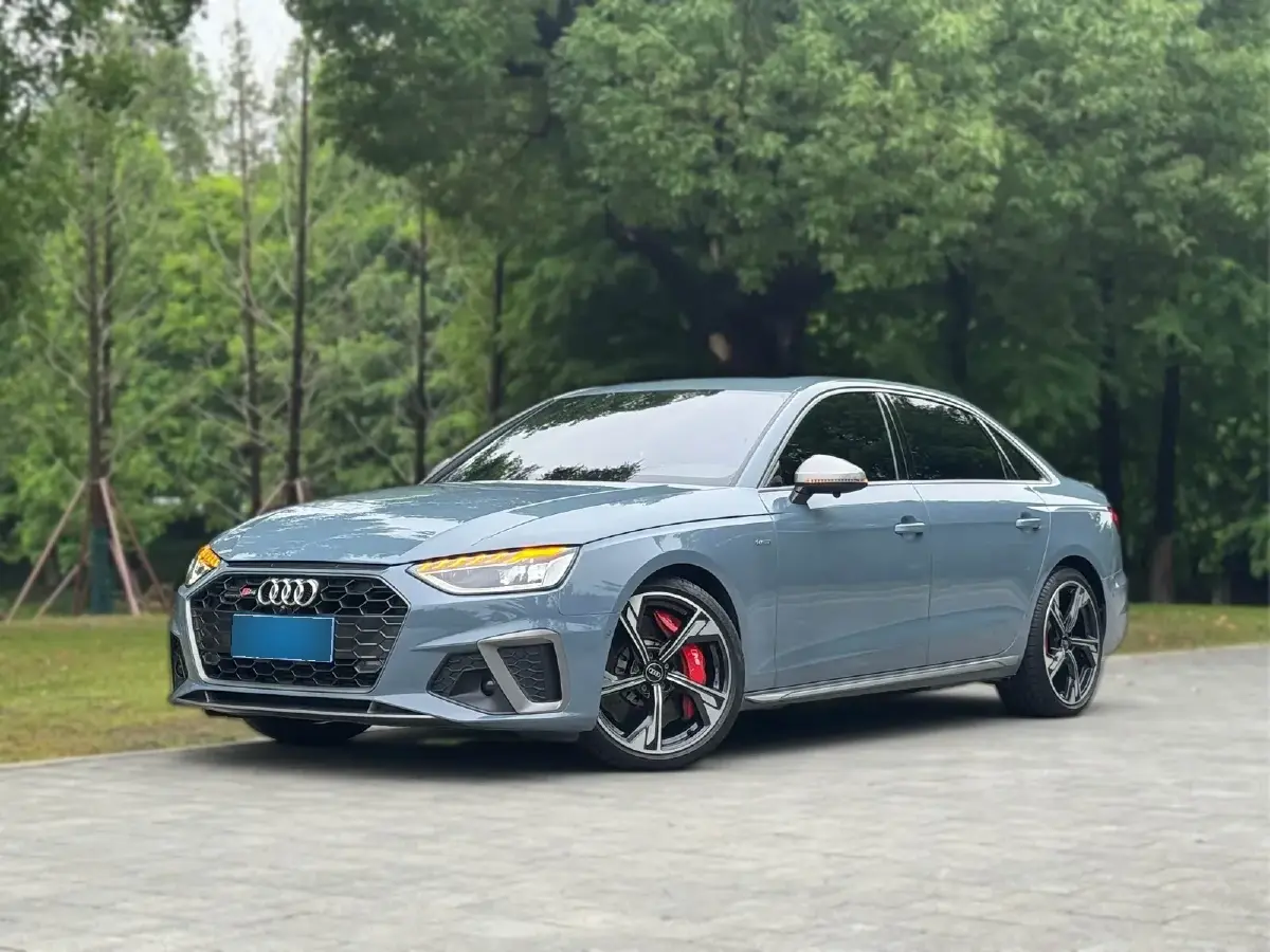 2022 Audi A4L 2.0T 190HP L4 7DCT