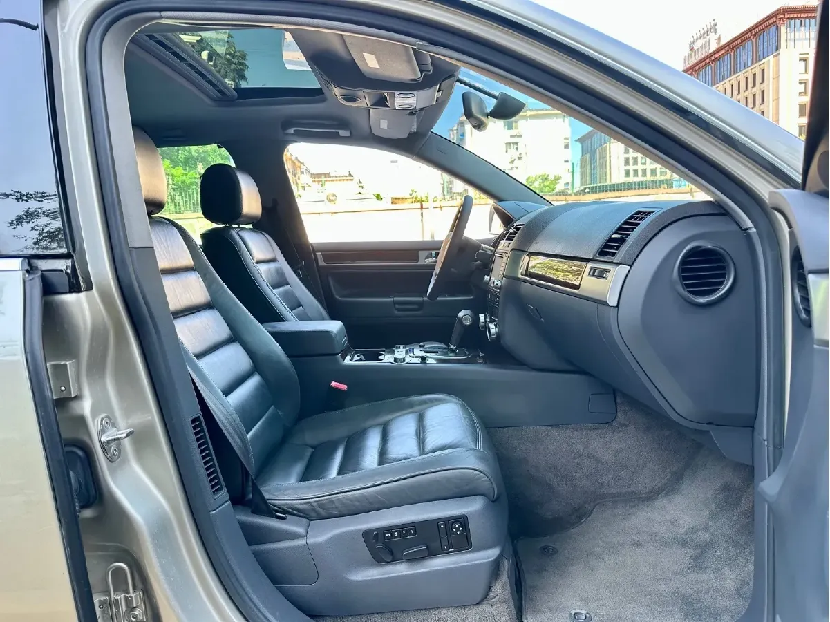 2010 Volkswagen Touareg 4.2L 350HP V8 6AT,autocango,china used car exporter,china ev exporter,chinese used car exporter,chinese used ev exporter