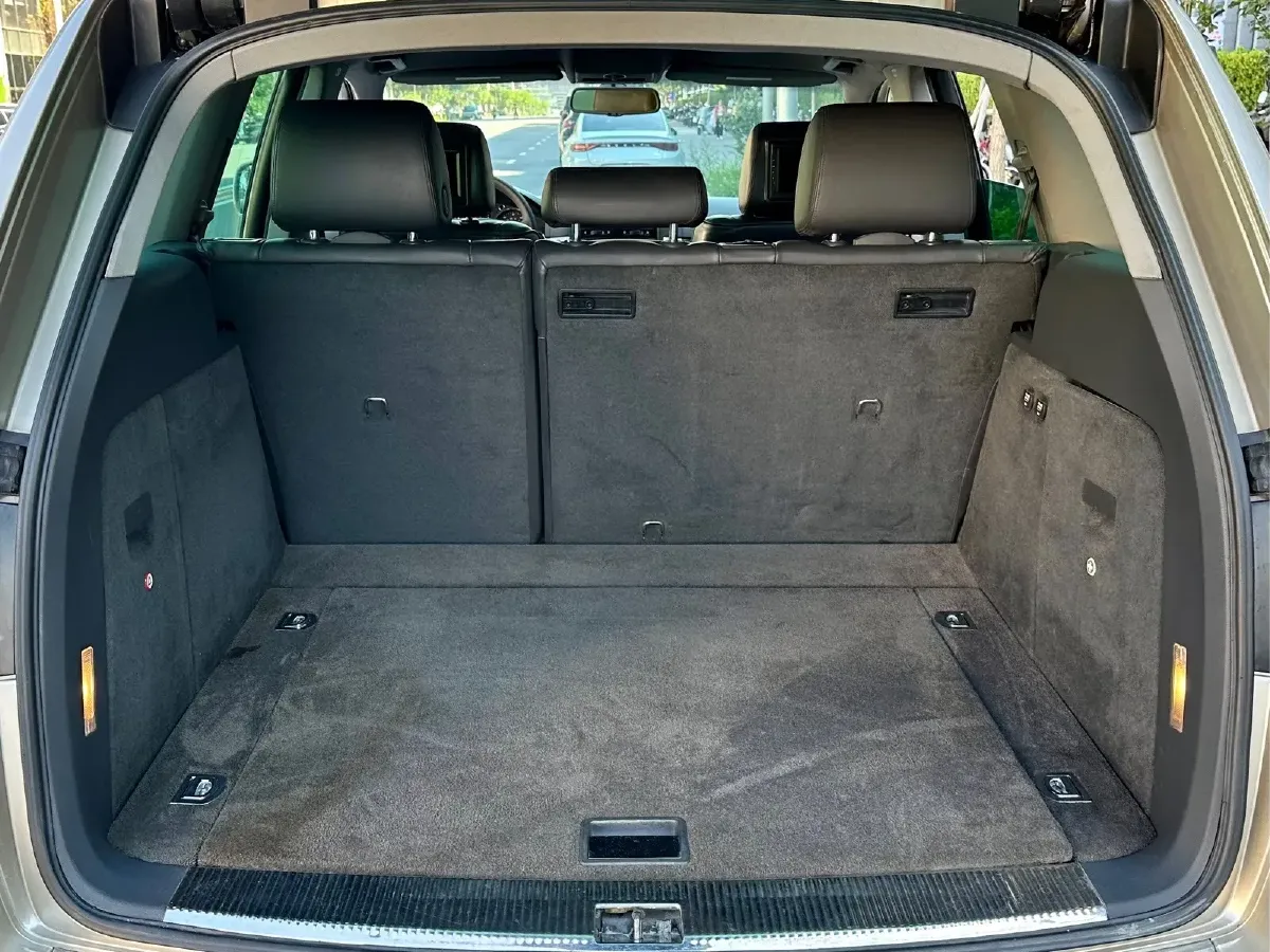 2010 Volkswagen Touareg 4.2L 350HP V8 6AT,autocango,china used car exporter,china ev exporter,chinese used car exporter,chinese used ev exporter