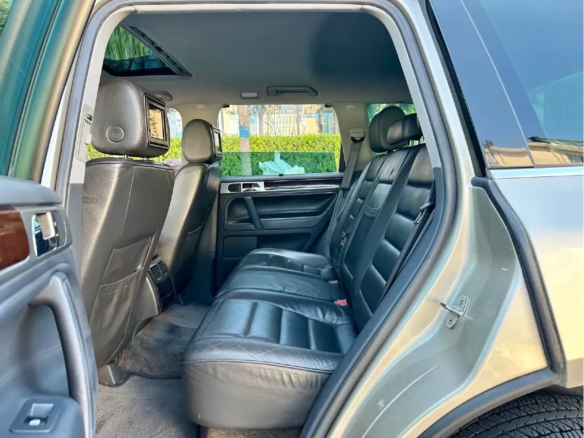 2010 Volkswagen Touareg 4.2L 350HP V8 6AT,autocango,china used car exporter,china ev exporter,chinese used car exporter,chinese used ev exporter