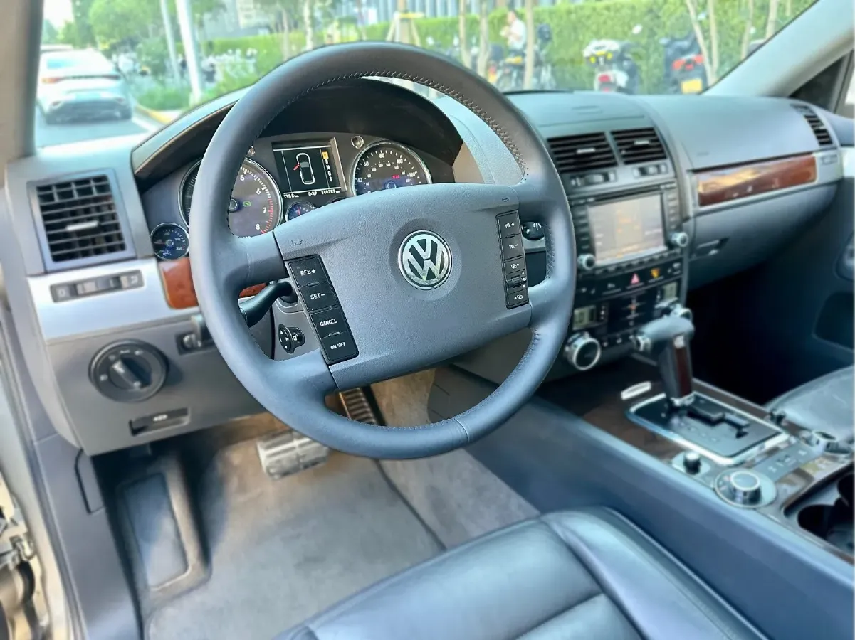 2010 Volkswagen Touareg 4.2L 350HP V8 6AT,autocango,china used car exporter,china ev exporter,chinese used car exporter,chinese used ev exporter