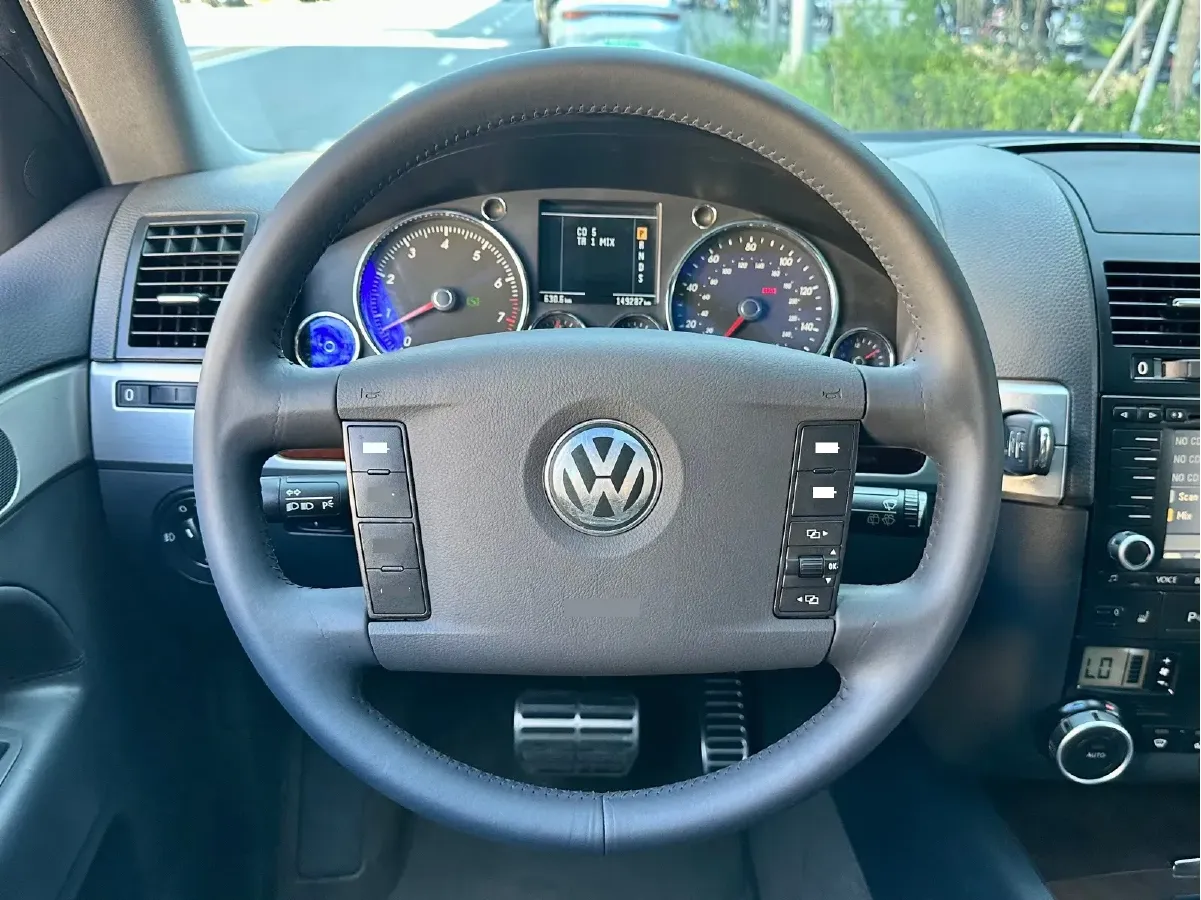 2010 Volkswagen Touareg 4.2L 350HP V8 6AT,autocango,china used car exporter,china ev exporter,chinese used car exporter,chinese used ev exporter