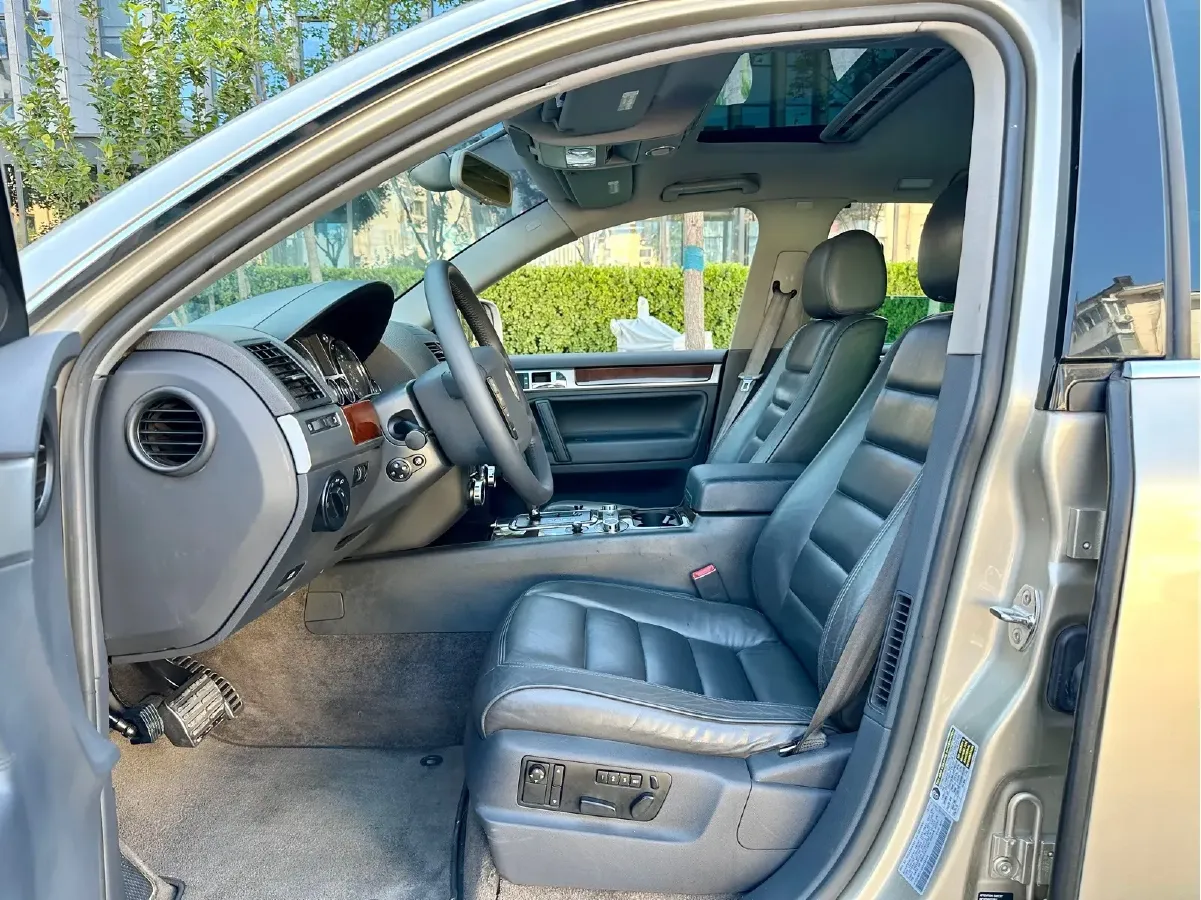 2010 Volkswagen Touareg 4.2L 350HP V8 6AT,autocango,china used car exporter,china ev exporter,chinese used car exporter,chinese used ev exporter