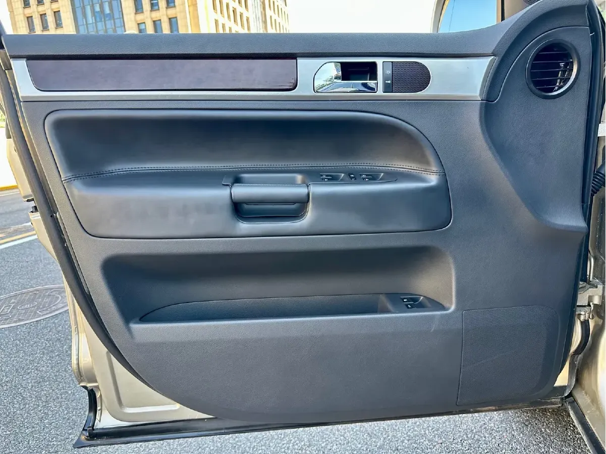 2010 Volkswagen Touareg 4.2L 350HP V8 6AT,autocango,china used car exporter,china ev exporter,chinese used car exporter,chinese used ev exporter