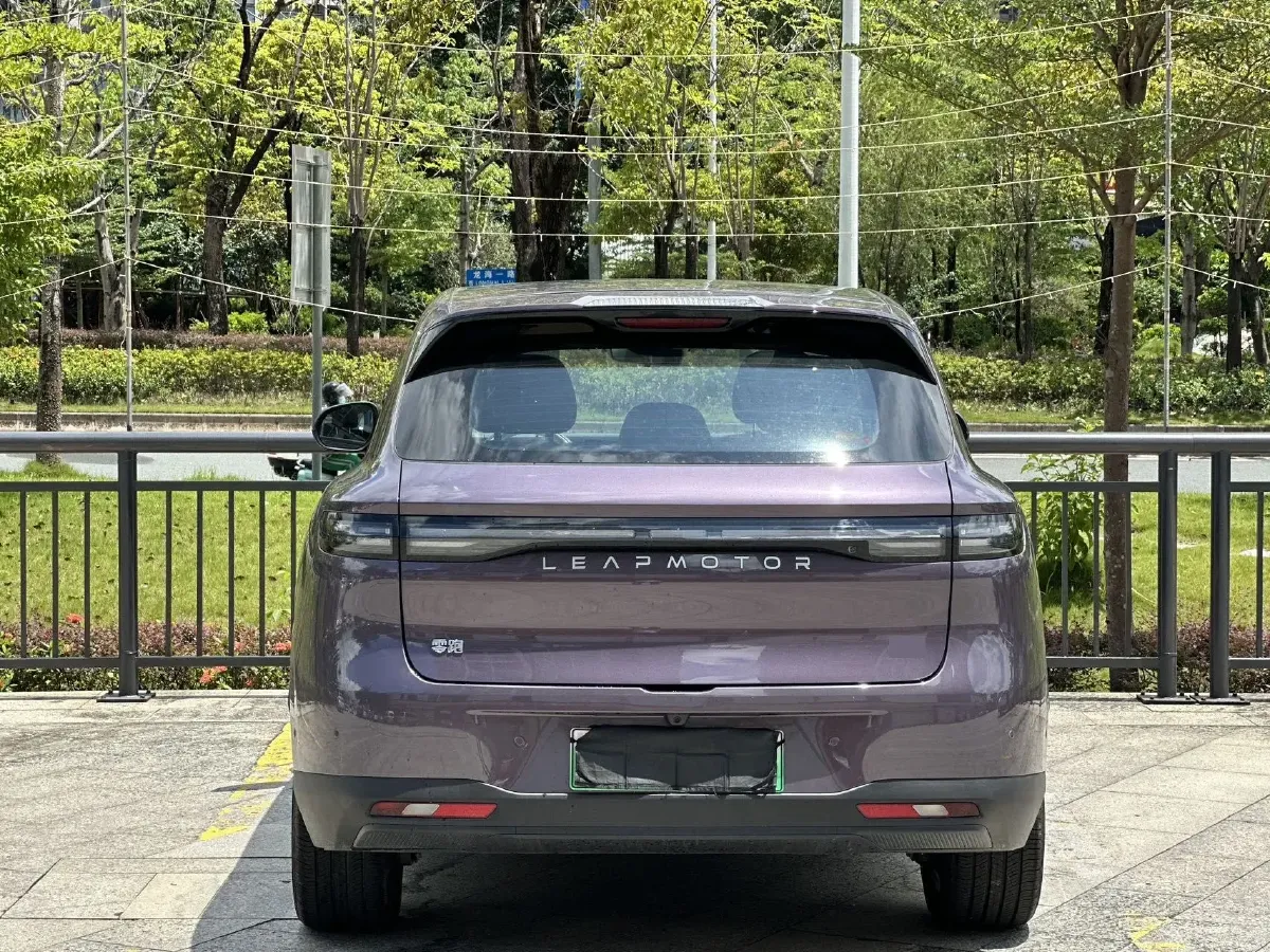 2025 Leapmotor B10 BEV 56.2KWH,autocango,china used car exporter,china ev exporter,chinese used car exporter,chinese used ev exporter