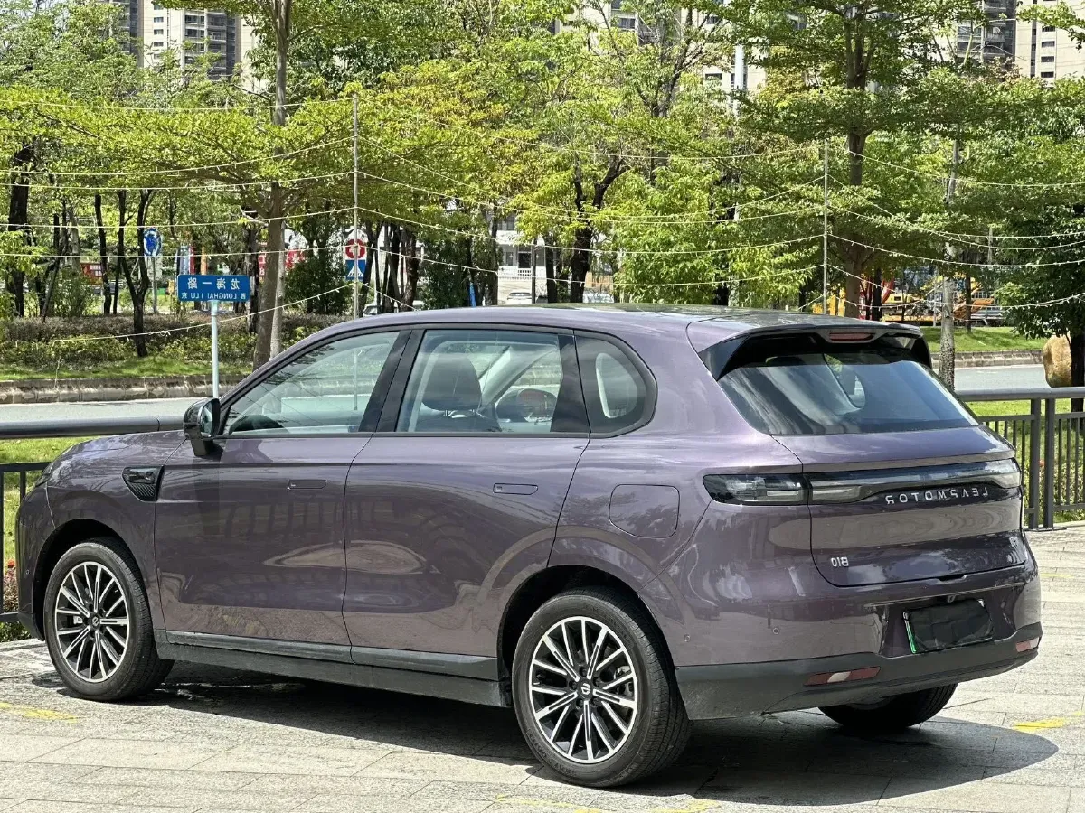 2025 Leapmotor B10 BEV 56.2KWH,autocango,china used car exporter,china ev exporter,chinese used car exporter,chinese used ev exporter