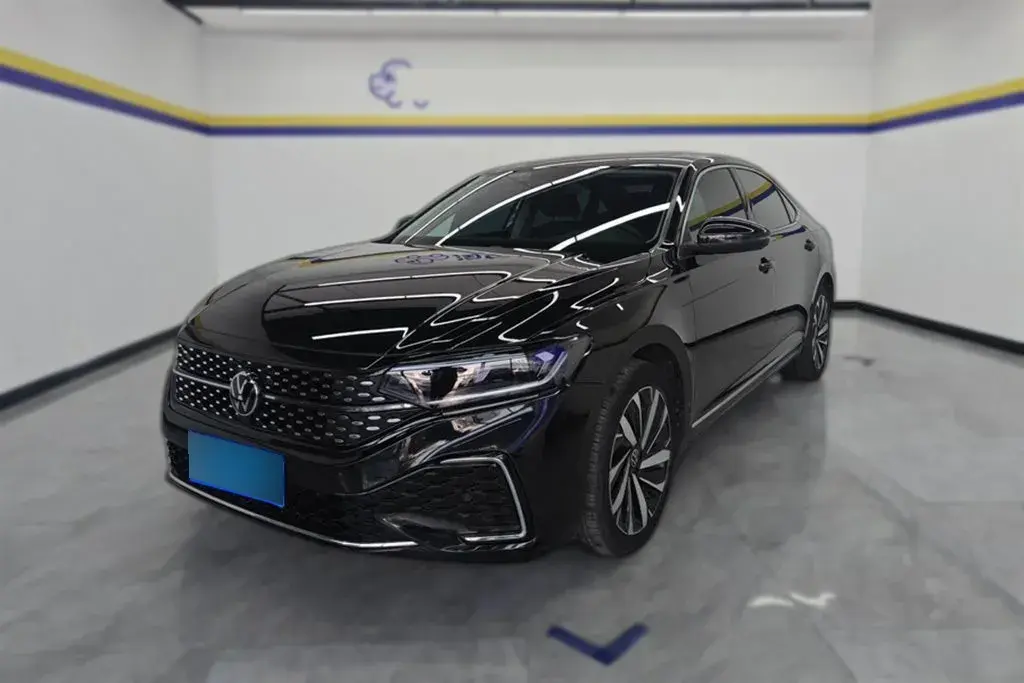 2023 Volkswagen Passat 2.0T 186HP L4 7DCT