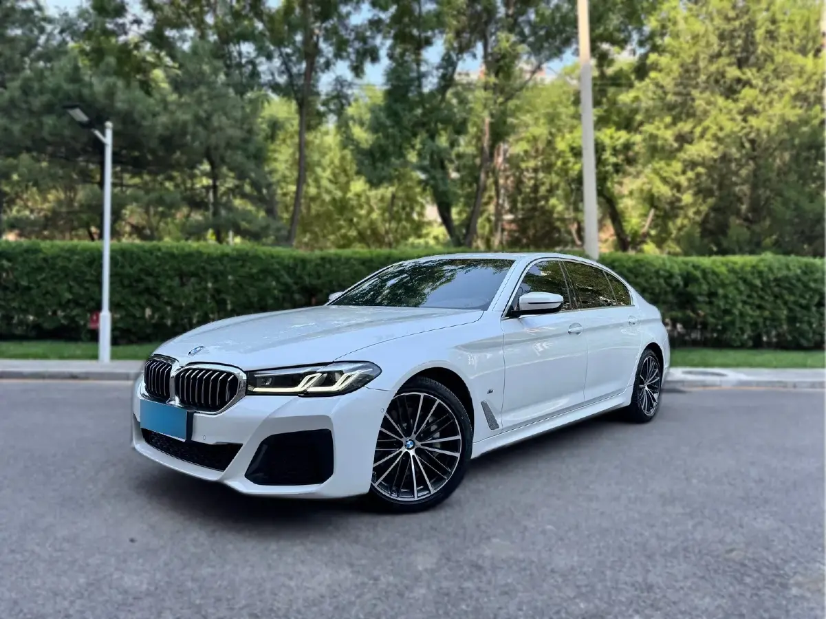 2022 BMW 5 Series 2.0T 252HP L4 8AT