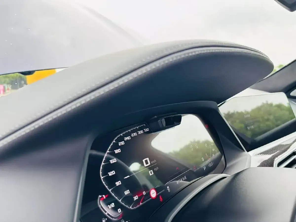 2022 BMW X6 M 4.4T 600HP V8 8AT,autocango,china used car exporter,china ev exporter,chinese used car exporter,chinese used ev exporter