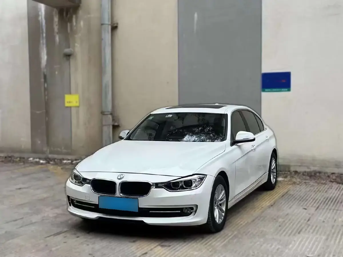 2013 BMW 3 Series 2.0T 184HP L4 8AT