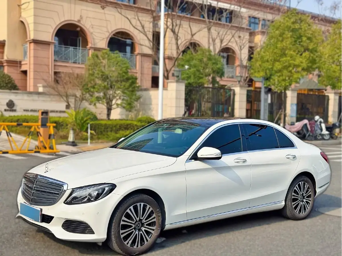 2017 Mercedes-Benz C Class 2.0T 184HP L4 9AT