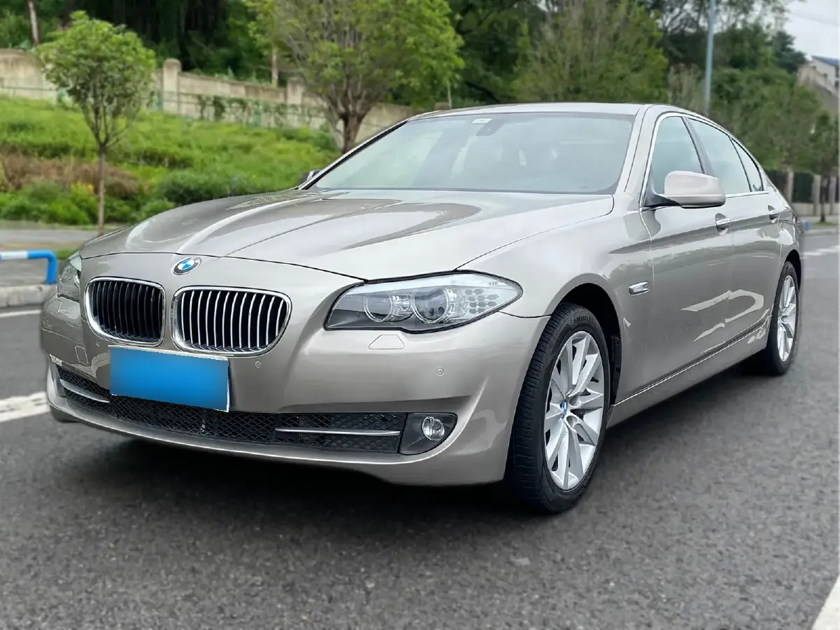 2013 BMW 5 Series 3.0L 258HP L6 8AT