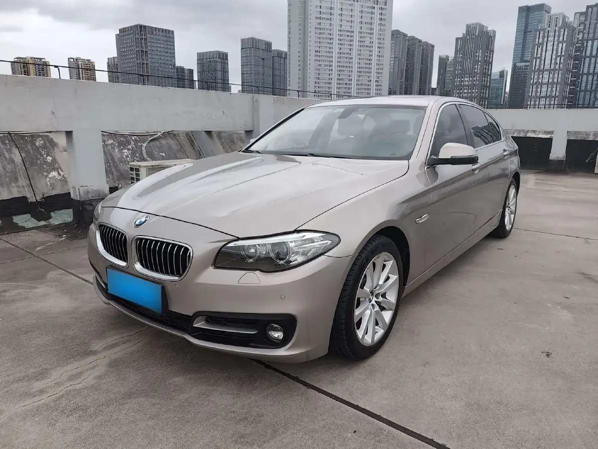 2013 BMW 5 Series 3.0L 258HP L6 8AT