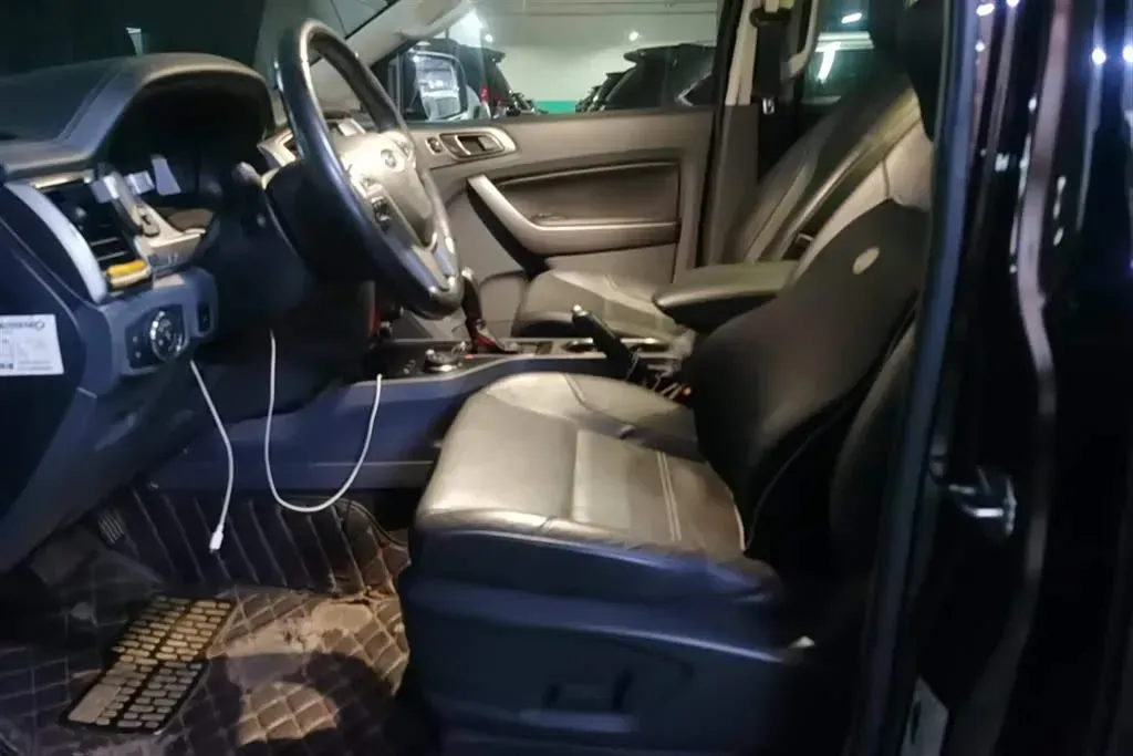 2016 Ford Everest 2.0T 245HP L4 6AT,autocango,china used car exporter,china ev exporter,chinese used car exporter,chinese used ev exporter