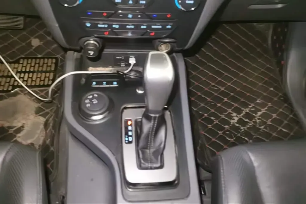 2016 Ford Everest 2.0T 245HP L4 6AT,autocango,china used car exporter,china ev exporter,chinese used car exporter,chinese used ev exporter